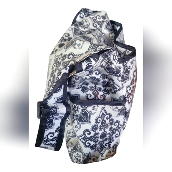 Trend Lab Black and White Floral Baby Diaper Bag Utility Set With Bottle Bag - Picture 5 of 11